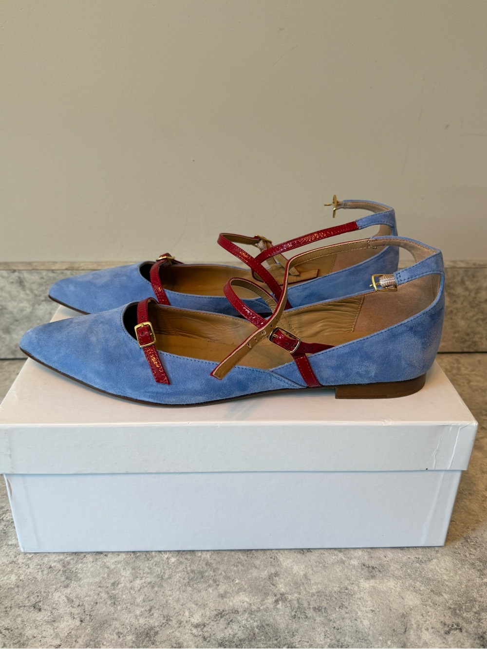 Ballerette Blue Suede Pointed Flats with Red Straps - Picture 4 of 9